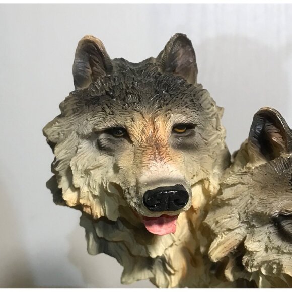 Three Wolf Heads On Rock Base Sculpture Figurine Resin Home Decor Ornament - Picture 3 of 12